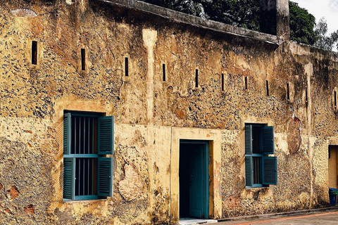 Zanzibar: wyspa więzienna, jaskinia Kuza i wycieczka na plażę MtendeZanzibar: wycieczka na wyspę więzienną, do jaskini Kuza i na plażę Mtende