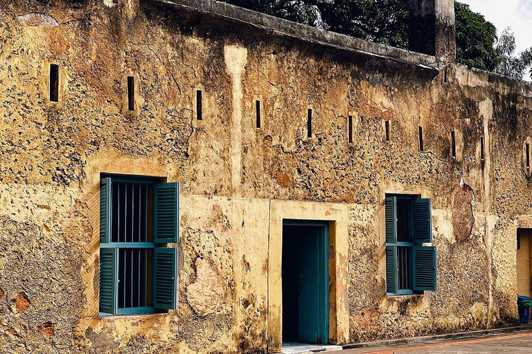 Zanzibar: wyspa więzienna, jaskinia Kuza i wycieczka na plażę MtendeZanzibar: wycieczka na wyspę więzienną, do jaskini Kuza i na plażę Mtende