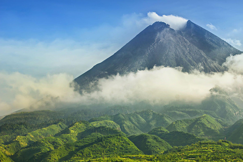 Alba del vulcano Merapi con jeep 4wd e passo sulla lava fredda