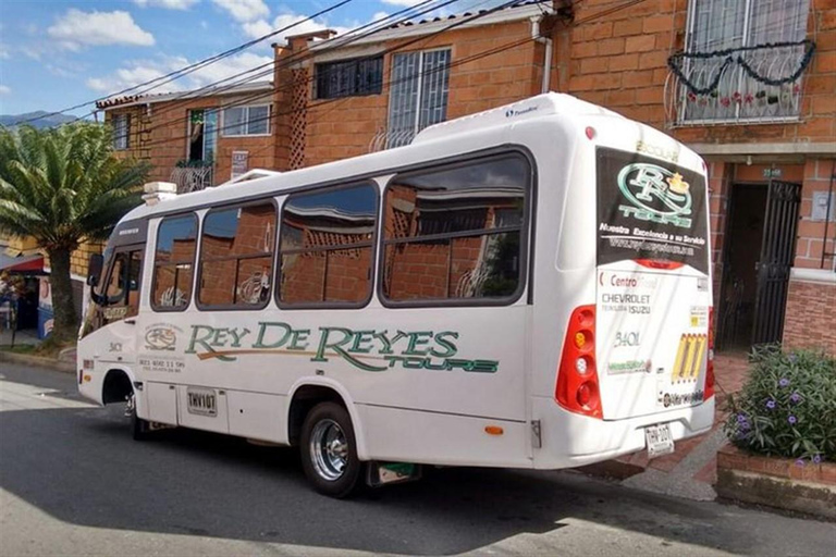 Medellín: Private Airport Transfer