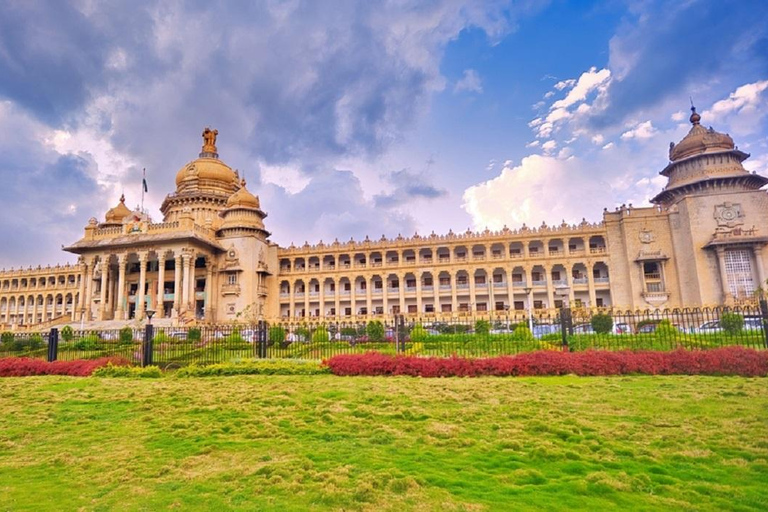Walk and Explore Old Bangalore City: Guided Tour with Tuktuk