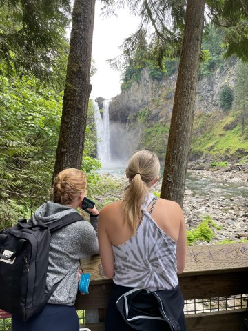Visit From Seattle Snoqualmie Falls and Wineries Tour w/ Transfer in Seattle