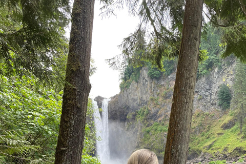From Seattle: Snoqualmie Falls and Wineries Tour w/ Transfer