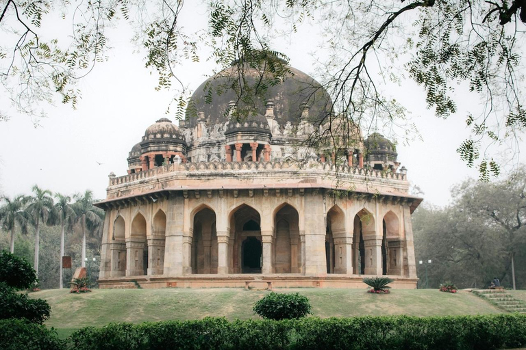 Delhi: Lodhi Gardens Walking Tour Lodhi Gardens Walking Tour with Transfers