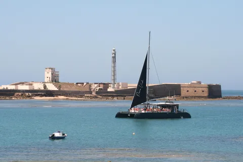 Cadiz: Bay of Cadiz Catamaran Tour with Host