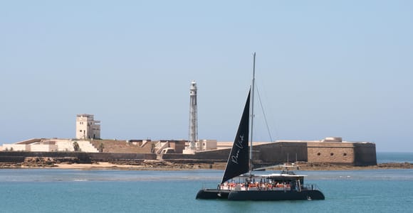 Cádiz: Katamaran-Tour durch die Bucht von Cádiz mit Gastgeber