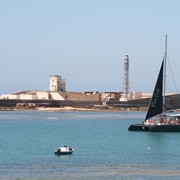 Cádiz: Bay of Cádiz Catamaran Tour with Host