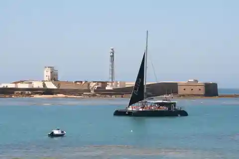 カディスカディス湾カタマランツアー