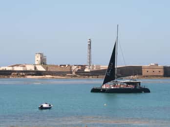 Cadix : Excursion en catamaran dans la baie de Cadix avec un hôte