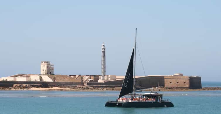 Cádiz: Bay of Cádiz Catamaran Tour with Host