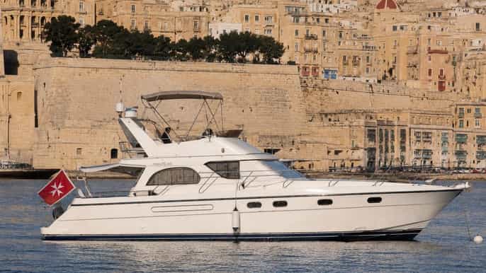 Malta: alquiler de yate privado con capitán y esnórquel