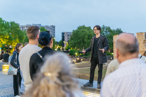 Londra: Passeggiata dei fantasmi e giro in barca sul TamigiPasseggiata con i fantasmi e giro in barca sul Tamigi in inglese