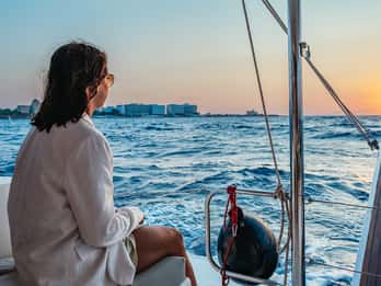 Rhodes : Croisière en catamaran au coucher du soleil avec dîner buffet et boissons