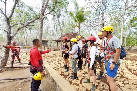 Yogyakarta: Aventura en la cueva de Jomblang con almuerzo incluidoYogyakarta: aventura en la cueva de jomblang con almuerzo incluido