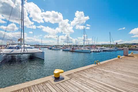 Cruises & boat tours