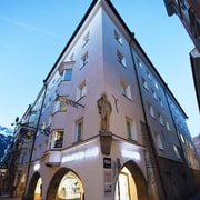 Innsbruck: Swarovski Exclusive Guided Tour with Drink & Gift