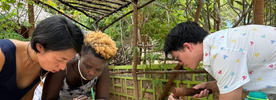 Cours d'art de la sculpture sur bois swahili sur l'île de Lamu