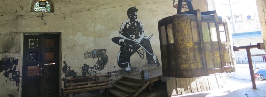 Chiatura et ses téléphériques figés dans le ciel