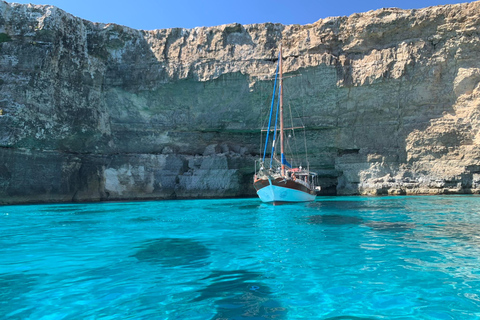 Charters privados exclusivos para a Lagoa Azul de Comino