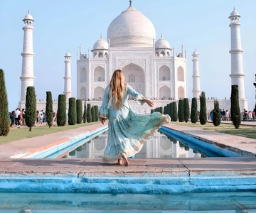 From Delhi: Sunrise Taj Mahal, Agra Fort & Baby Taj Tour