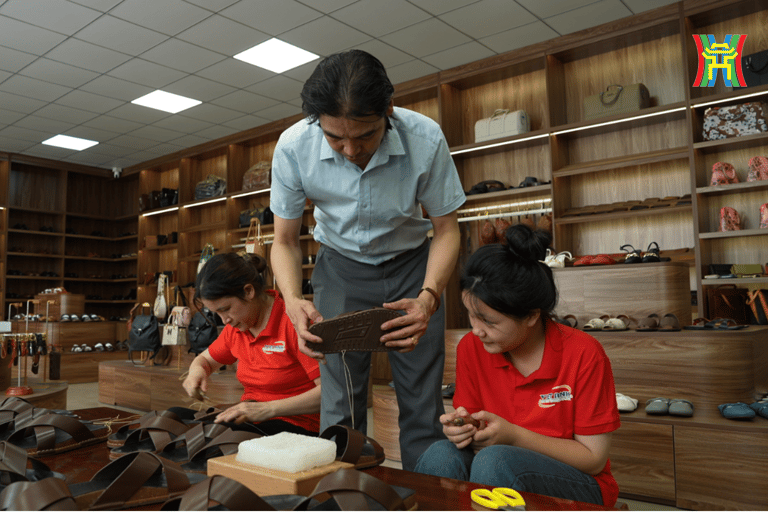 Hanoi: Incense Village & Hat or Shoe Factory, Perfume Pagoda Morning: Hanoi Hat Village and Incense Village - SMALL GROUP