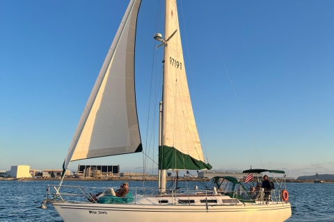San Diego : Excursion guidée au coucher du soleil et en journée à bord d'un voilierNavigation à la journée