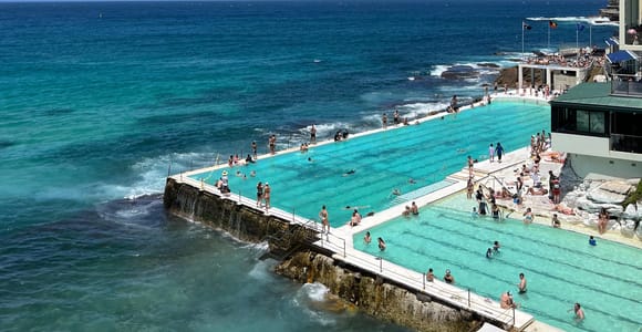 Sydney: Bondi Sunrise Yoga and Coastal Walking Tour