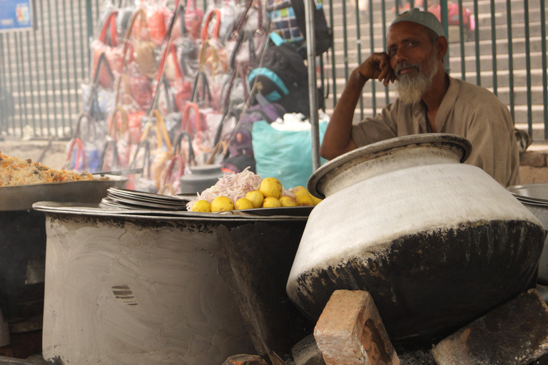 Delhi : Traditional Food tour with Guide and Transportation