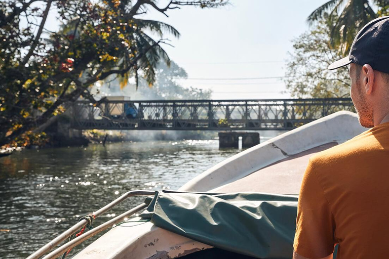 Madu River Boat Safari and Tuk-Tuk Tour Pickup & Drop-off