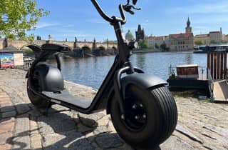 Prag: 3-stündige Fat Tire E-Scooter-Tour