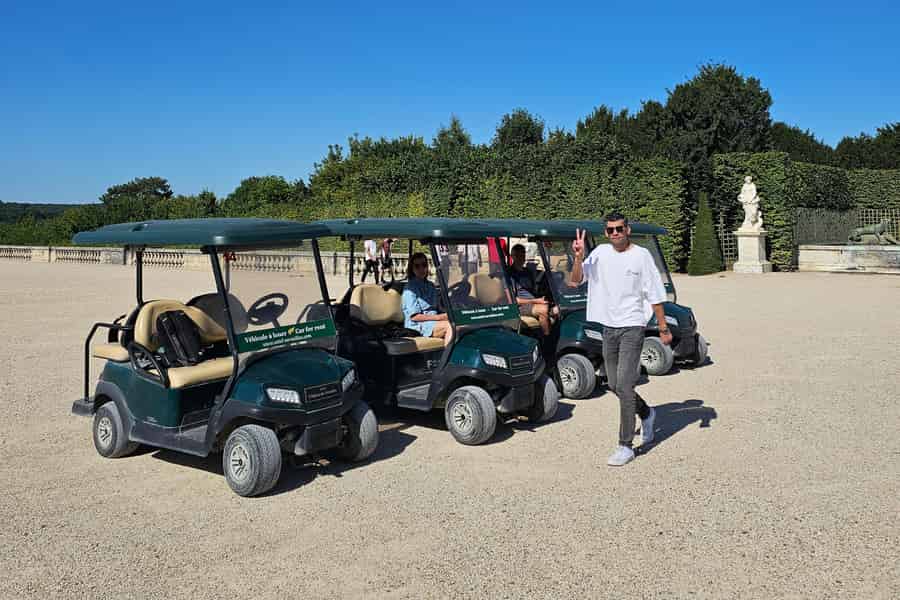 Versailles: Führung mit Golfcarts und Fahrrädern, Hamlet + Brunnen. Foto: GetYourGuide Versailles: Führung mit Golfcarts und Fahrrädern, Hamlet + Brunnen. Foto: GetYourGuide