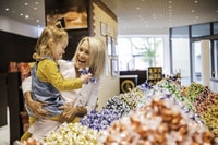 Zürich, City Tour, Cruise, and Lindt Home of Chocolate Visit - Housity