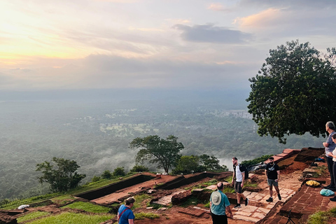 Sri Lanka : 6N/7-Day Highlights Tour: Sigiriya, Kandy & Ella
