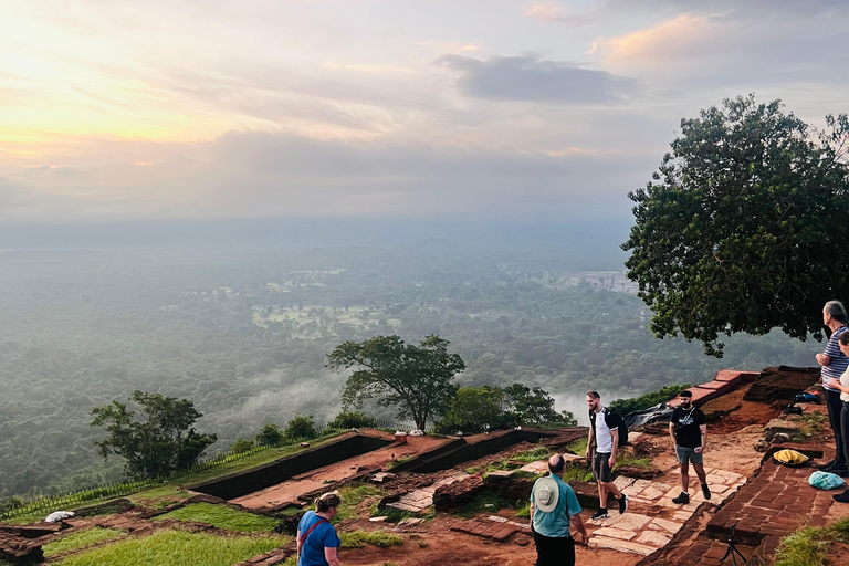 Sri Lanka : 6N/7-Day Highlights Tour: Sigiriya, Kandy & Ella