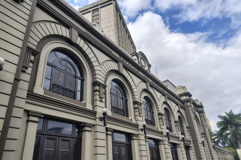 Medellín: Tour guiado a pie con paradas gastronómicas