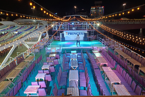 Panaji: Dinner Cruise met drankjes en live entertainment