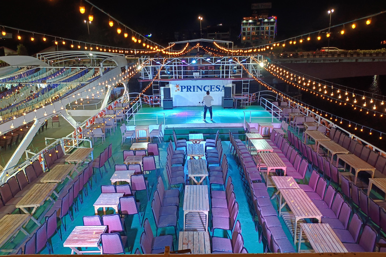 Panaji: Dinner Cruise met drankjes en live entertainment