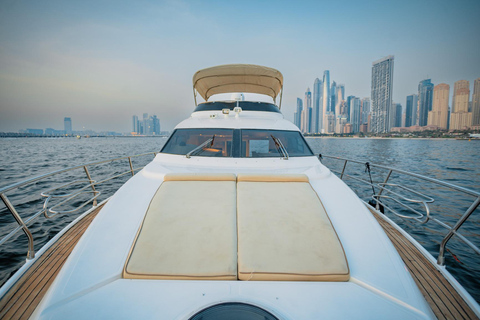 Dubai Yacht Tour - båttur upp till 12 gäster Privat tur3 timmars sightseeing - Dubai Luxury Yacht Experience