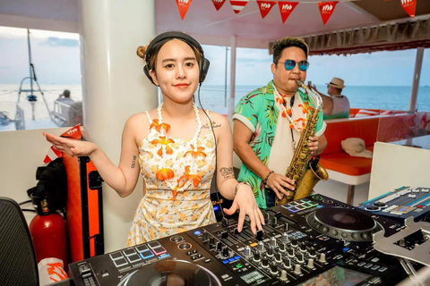 Pattaya : circuit d&#039;une journée dans les 3 îles en catamaran avec fêtePattaya : excursion d&#039;une journée sur le bateau pirate Black Pearl avec soirée DJ