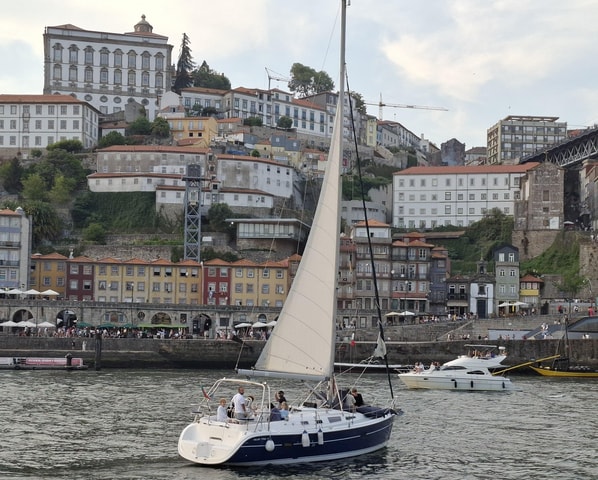 Porto, Sailing cruise with port wine & sunset option.