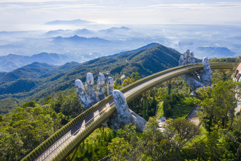 Ponte d&#039;Oro - Colline di Ba Na: Viaggio in funivia e biglietto d&#039;ingressoBiglietto per il viaggio in funivia e per l&#039;ingresso con pranzo a buffet