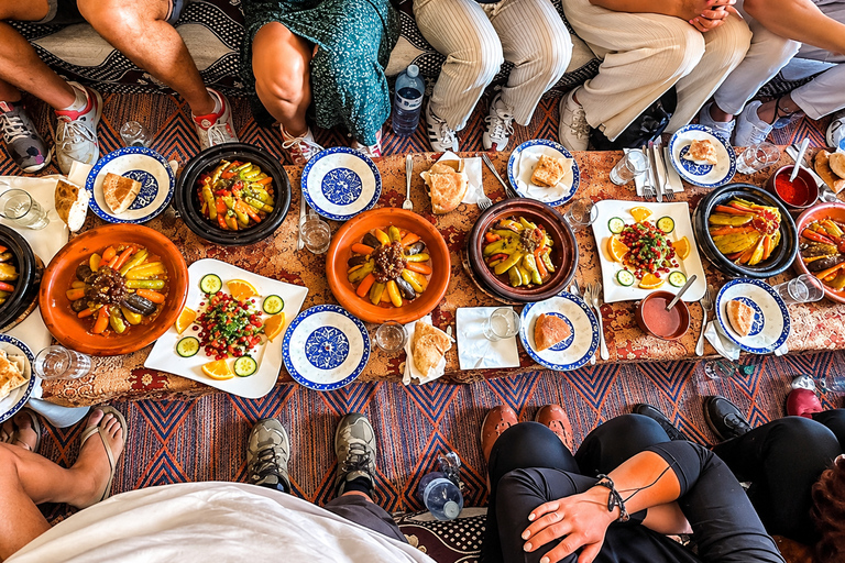 Marrakech: Medina, Palaces, Souks & Evening Carriage Ride Medina Discovery, Evening Carriage & Moroccan Dinner