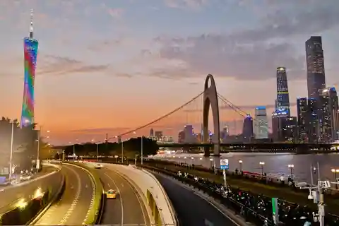 Guangzhou: Landmarks & Nightlife Private Tour
