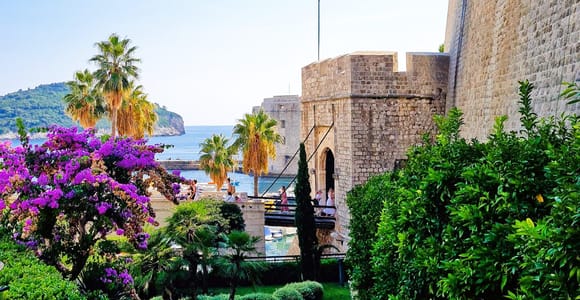 Von Split/Trogir aus: Dubrovnik Guided Tour mit Halt in Ston