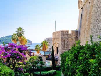 From Split/Trogir: Dubrovnik Guided Tour with a Stop in Ston