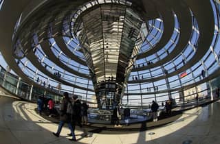 Führung im Regierungsviertel mit Besuch Reichstag Plenarsaal und Kuppel