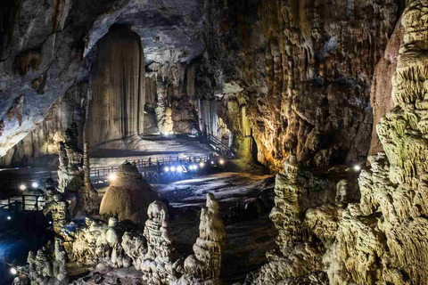 Explorez la grotte sombre depuis Hue : Visites en groupe les jours pairs