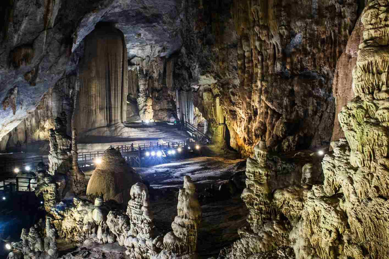 Erkunde die Dunkle Höhle von Hue aus: Gruppentouren an geraden Tagen