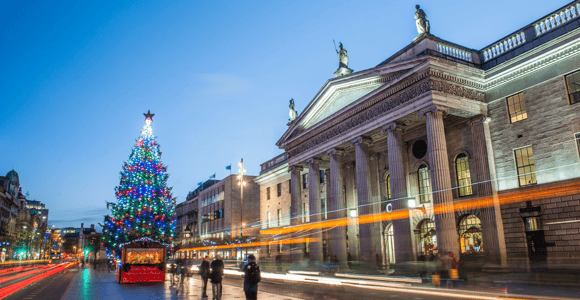 Dublin: Christmas City Tour with Hot Chocolate & Cookies