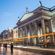 Dublin: Christmas City Tour with Hot Chocolate & Cookies